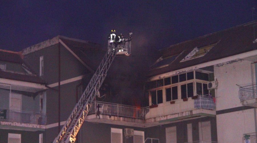 Calatabiano: inferno di fuoco in due alloggi
