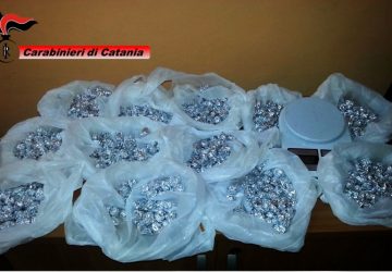 Da Aci Catena a Catania per spacciare. Arrestato