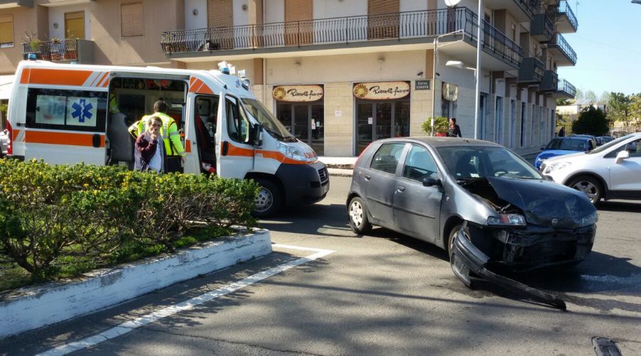 Giarre, incidente in corso Europa: due feriti