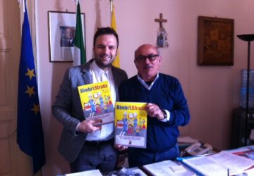 Riposto, in distribuzione opuscolo I bimbi e la Strada