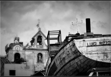 Aci Trezza, negozio assediato dai topi di fogna