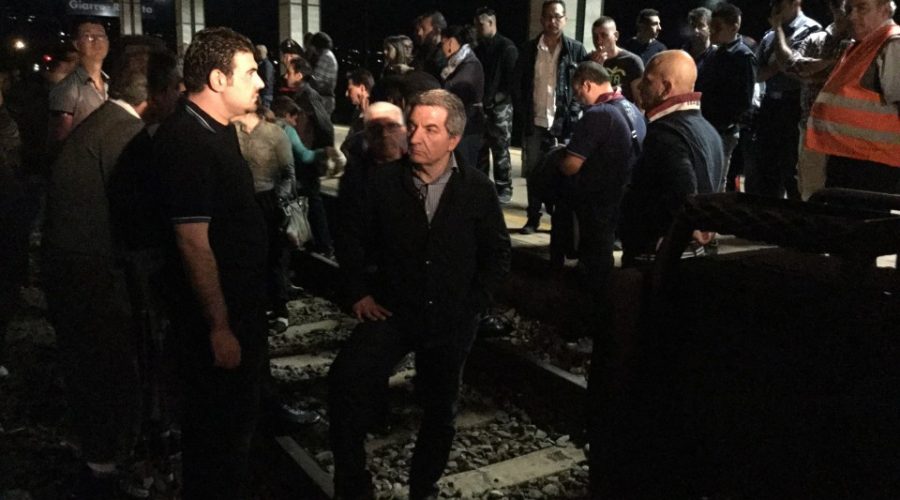 Morte in ospedale, bloccati i treni