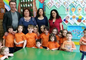 Mario Opinato illustra l&rsquo;arte recitativa a piccoli alunni