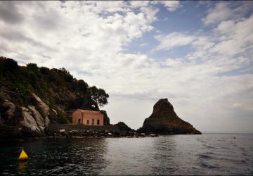 Aci Trezza, parcheggio di Capo Mulini: la parola ai Consigli comunali di Aci Castello e Acireale