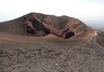 Il cratere Voragine dell'Etna cresce, bordo supera 3.400 metri