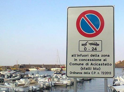 Aci Trezza: “ghigliottina” per chi posteggia fuori dalle strisce blu