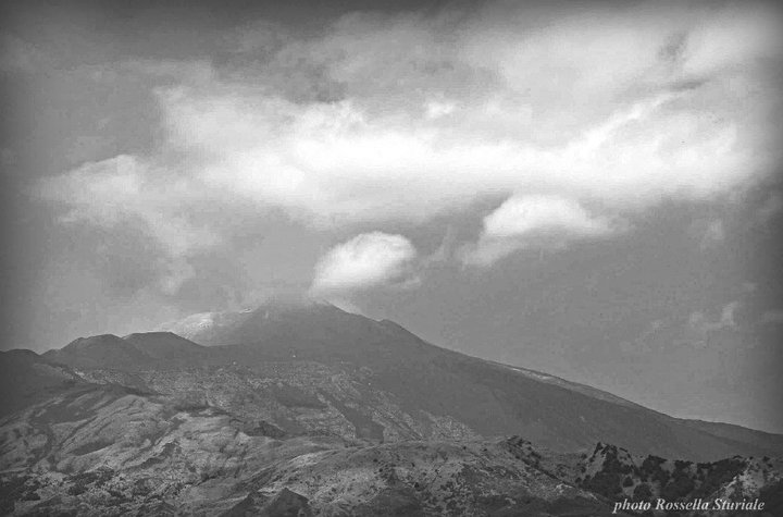 Etna: giovane si perde nei boschi, ritrovato dalla Forestale