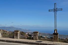 S. Alfio: il costone roccioso del torrente Tagliaborse fa meno paura