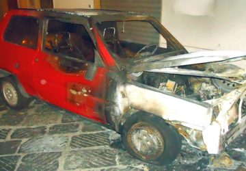 Francavilla: incendiata l&rsquo;auto di un commerciante. Per lui si tratta di una vendetta