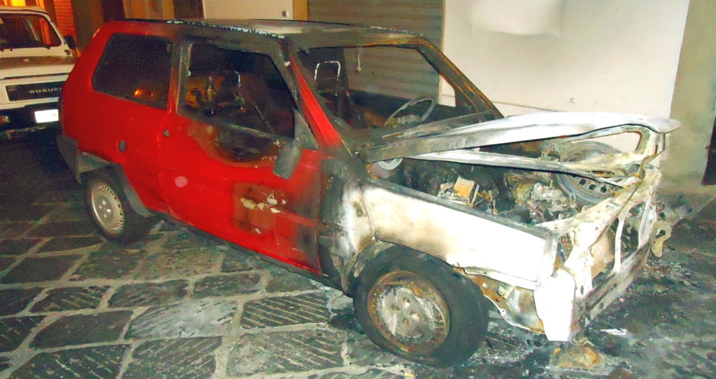 Francavilla: incendiata l’auto di un commerciante. Per lui si tratta di una vendetta