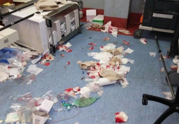 Catania, muore in un incidente. I familiari devastano Ospedale