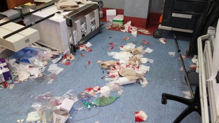 Catania, muore in un incidente. I familiari devastano Ospedale