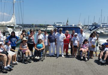 Giovani disabili del Campo Lions Italia in visita al Marina di Riposto