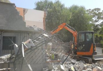 Adrano, abusivismo edilizio: demolita casa abusiva