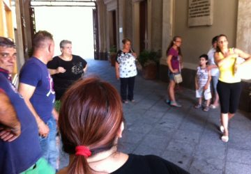 Giarre: i residenti di via Carducci occupano Municipio