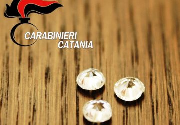 Gioielli rubati nei Compro Oro: 4 denunciati