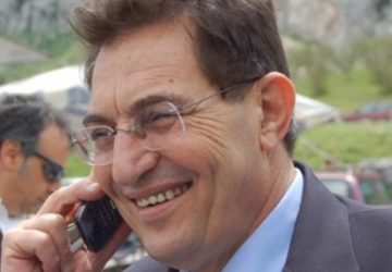 Crocetta non sente. Dopo il chirurgo plastico serve un buon otorino