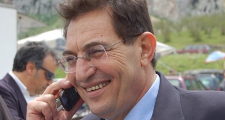 Crocetta non sente. Dopo il chirurgo plastico serve un buon otorino