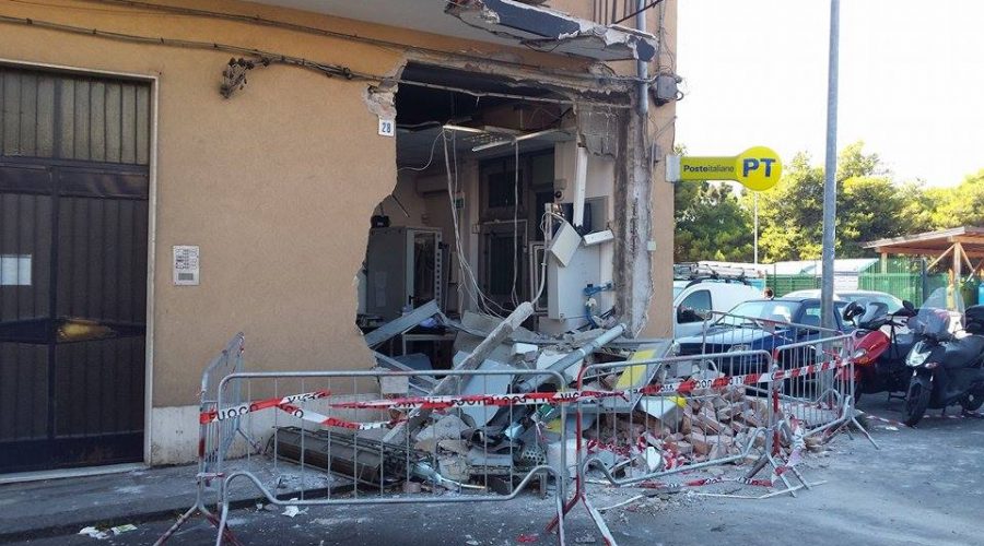 Catania, assalto alla posta di Picanello