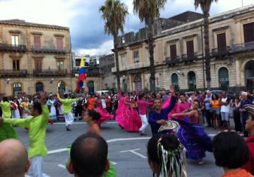 Giarre narcotizzata si sveglia dal lungo torpore. Ma dura poco. Il tempo di una sfilata
