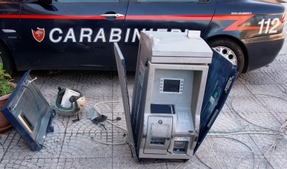 Sradicano cassa continua del distributore Q8 a San Giovanni La Punta: arrestati 3 catanesi