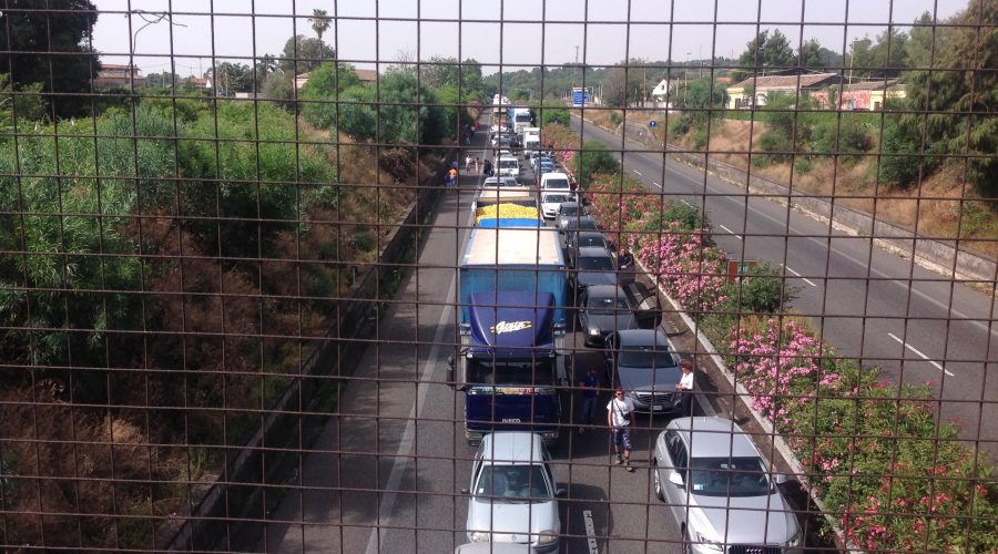 A18, 5 km di fila tra Acireale e Giarre per un mezzo pesante in avaria
