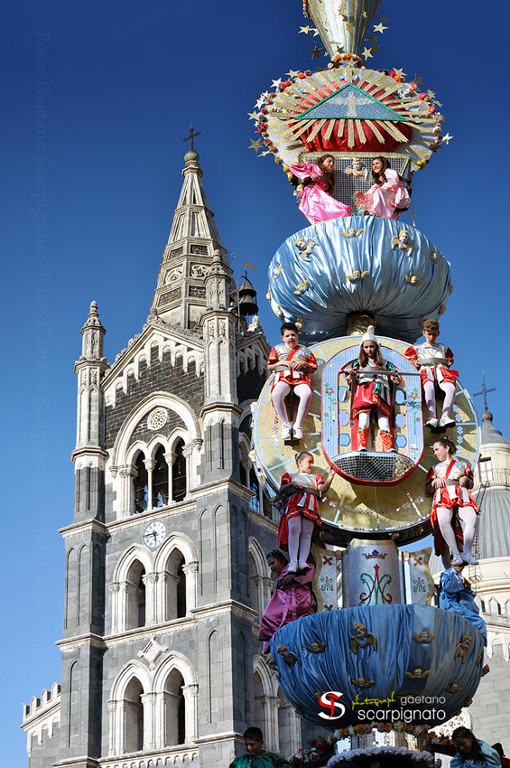 Randazzo. Ferragosto e la tradizionale processione dalla “Vara”