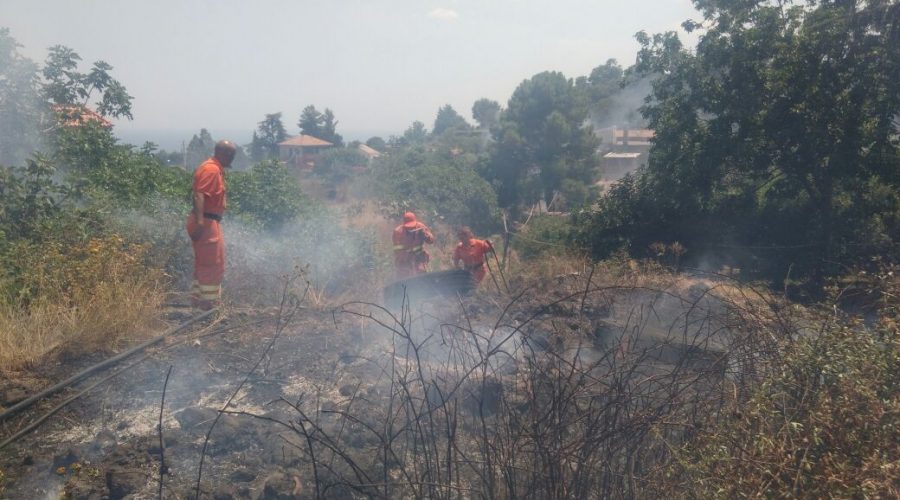 Nunziata di Mascali: incendio in una vasta area incolta