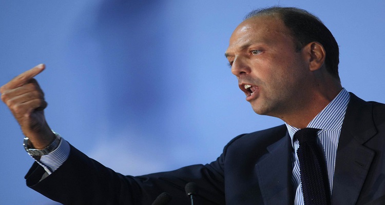Ncd: le bugie di Alfano per salvare il partito ed il patto segreto con Renzi