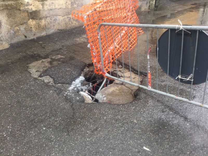 Giarre, voragine via Ariosto: presentata denuncia ai carabinieri. Il Comune corre ai ripari VD