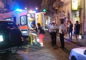 Riposto, tenta di lanciarsi dalla terrazza: salvato dai vigili del fuoco