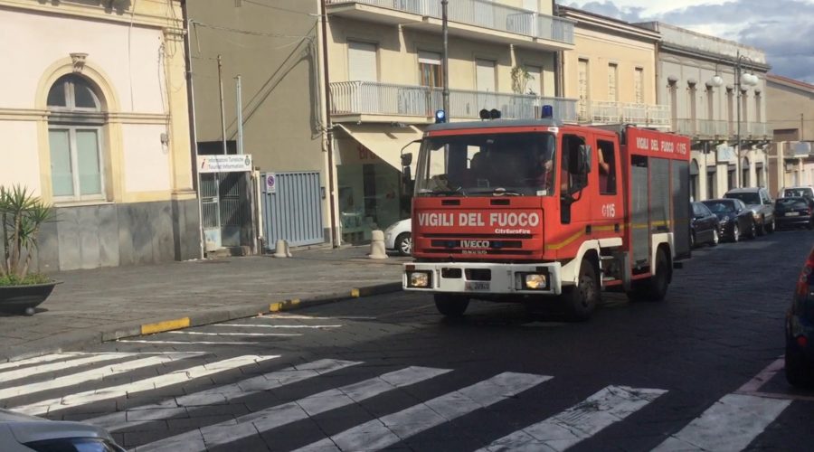 Mascali, ancora auto in fiamme