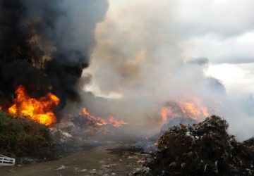 Giarre, ancora un incendio in via Foscolo
