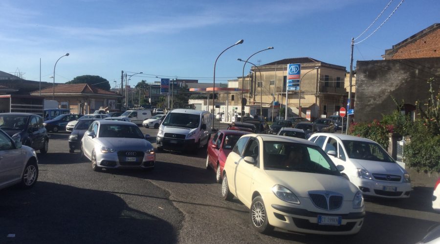 Giarre paralizzata dai cantieri di via Ruggero I. I lavori si concludono stasera