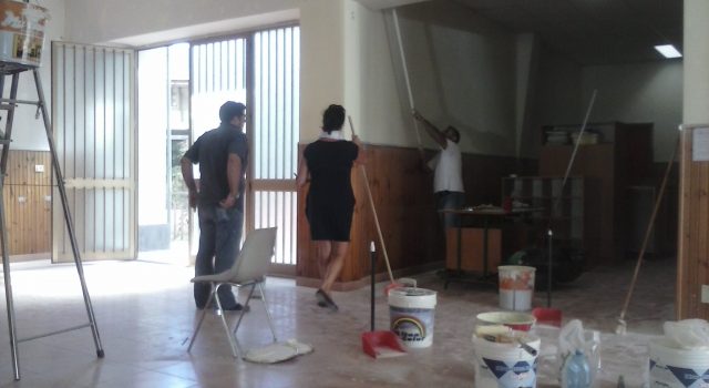 Giarre, plesso Scuola dell’infanzia “Rodari”. Il Comune assente e genitori e docenti restaurano l’edificio scolastico