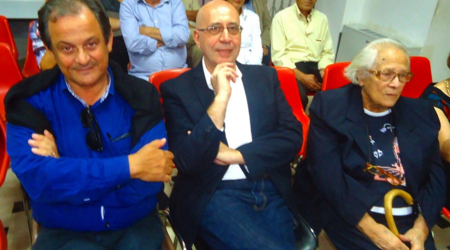 Da sinistra l’ex sindaco di Graniti Marcello D’Amore con il figlio e la moglie di Giuseppe Quercia