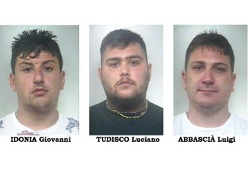 Catania: sorpresi con 500 gr di marijuana e 44.500 euro. Tre arresti e una denuncia