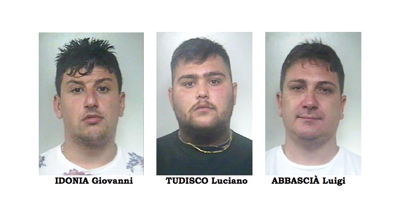 Catania: sorpresi con 500 gr di marijuana e 44.500 euro. Tre arresti e una denuncia