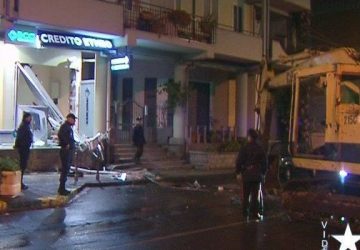 Biancavilla, colpo grosso da 50 mila euro: asportato bancomat con escavatore
