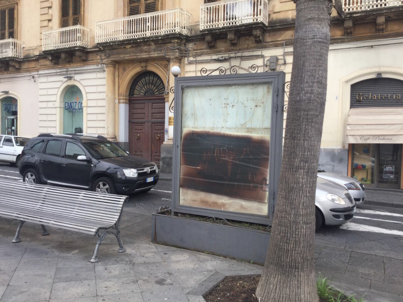 Giarre, la chiamano piazza Duomo, il salotto:  ma è uno sgabuzzino