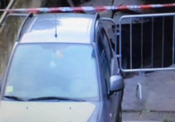 Aci Sant&rsquo;Antonio: tragedia sfiorata. Auto sprofonda in una voragine