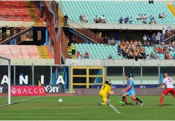 Il Catania fa poker: spettacolo contro il Catanzaro