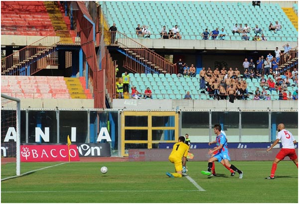 Il Catania fa poker: spettacolo contro il Catanzaro