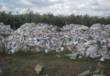 Biancavilla: sequestrata discarica abusiva. Tre persone denunciate