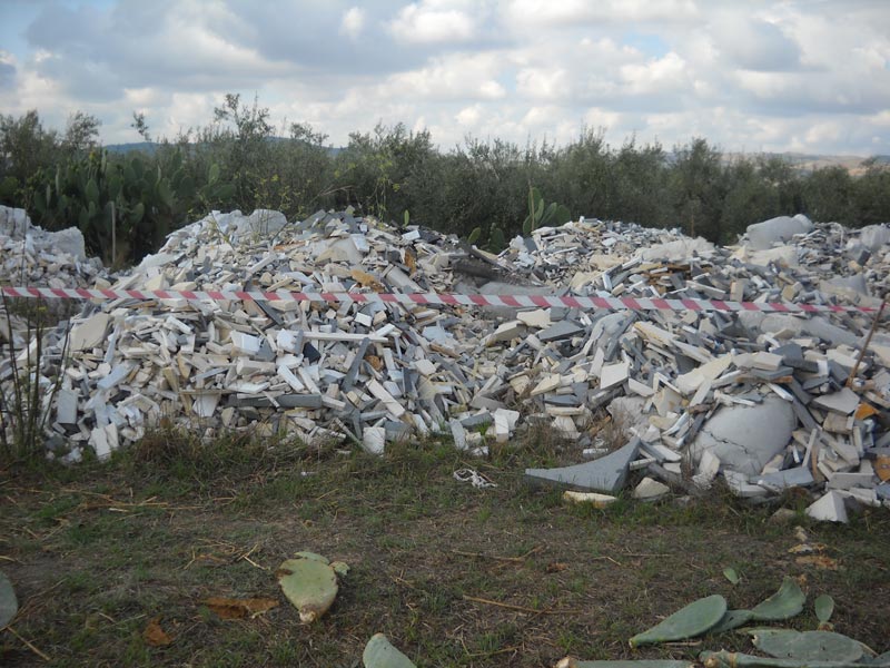 Biancavilla: sequestrata discarica abusiva. Tre persone denunciate