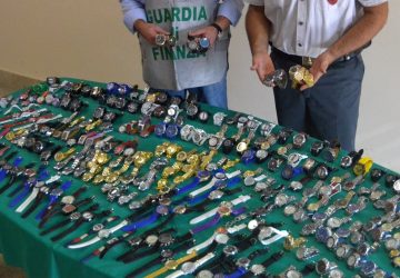 Catania, maxi sequestro orologi contraffatti