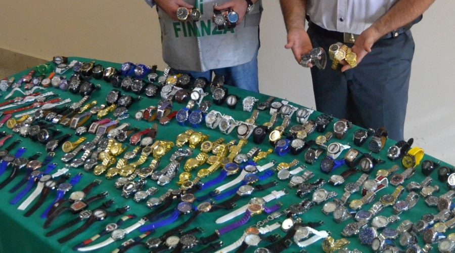Catania, maxi sequestro orologi contraffatti