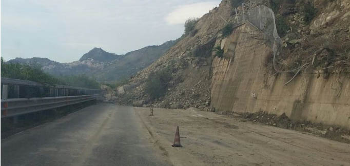 Autostrada A 18: ripristinato il doppio senso di marcia ma in una sola carreggiata