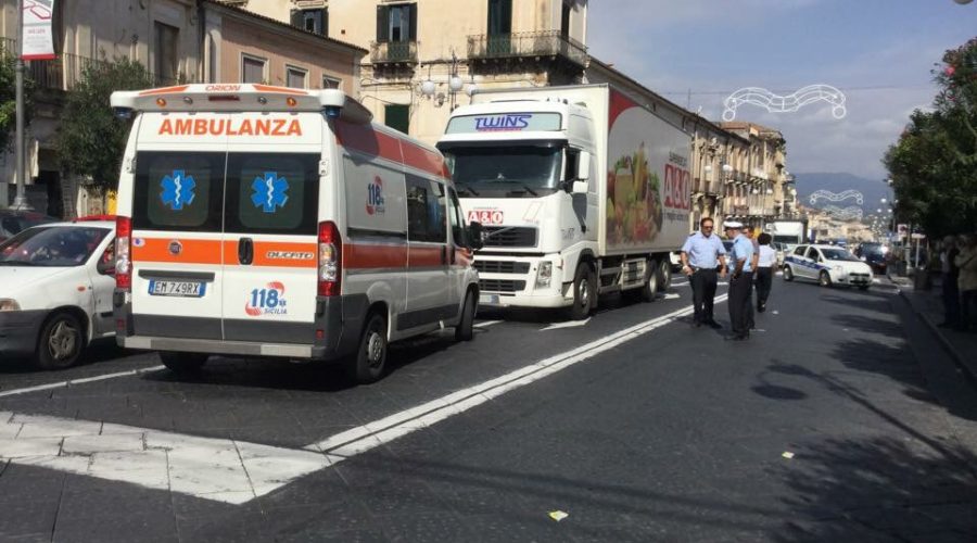 Giarre: donna investita da un autoarticolato