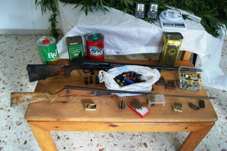 Acireale: armi e droga a casa di un insospettabile. Arrestato